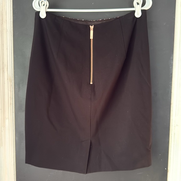 Ted Baker Annasa Floral Pencil Skirt Size: 4
Length: 21” - Picture 3 of 6